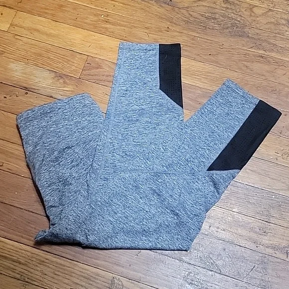 Champion capri size s color gray and black good condition - Picture 9 of 10